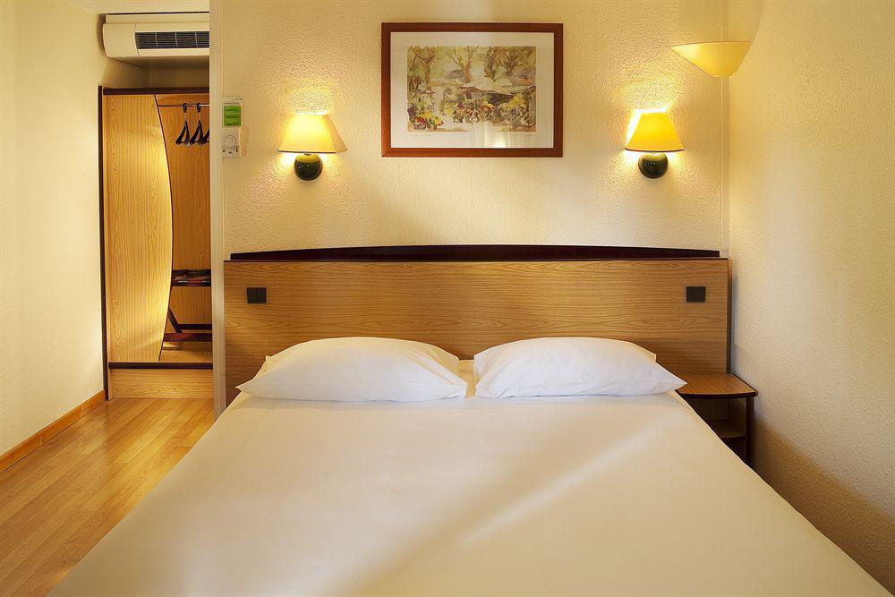 Hotel Campanile Hendaye Zimmer foto
